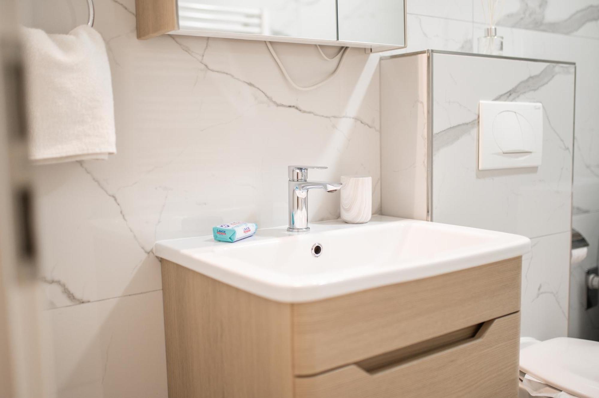 Apartment Vila Idila 투즐라 외부 사진